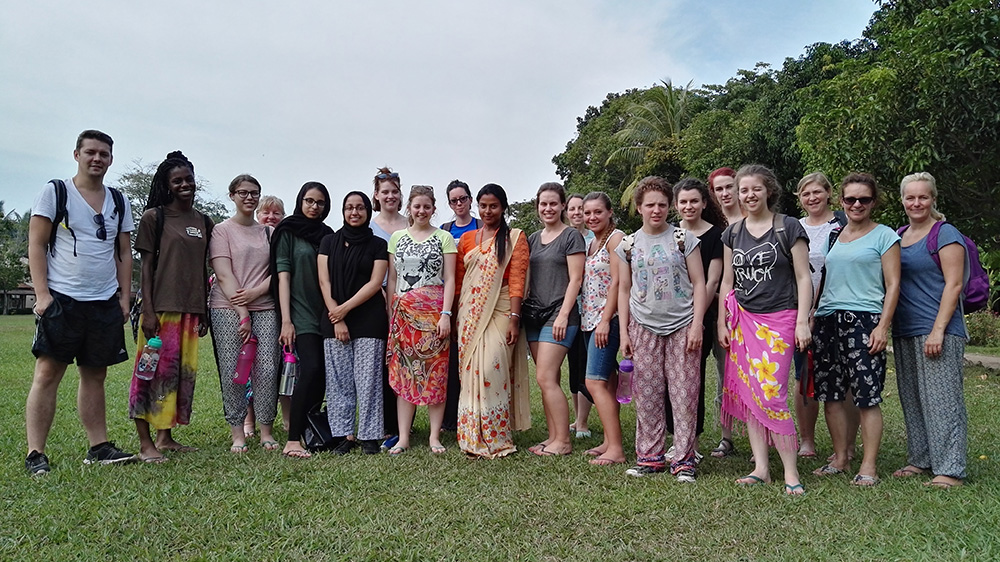 Volunteers in Sri Lanka with VoluntEars